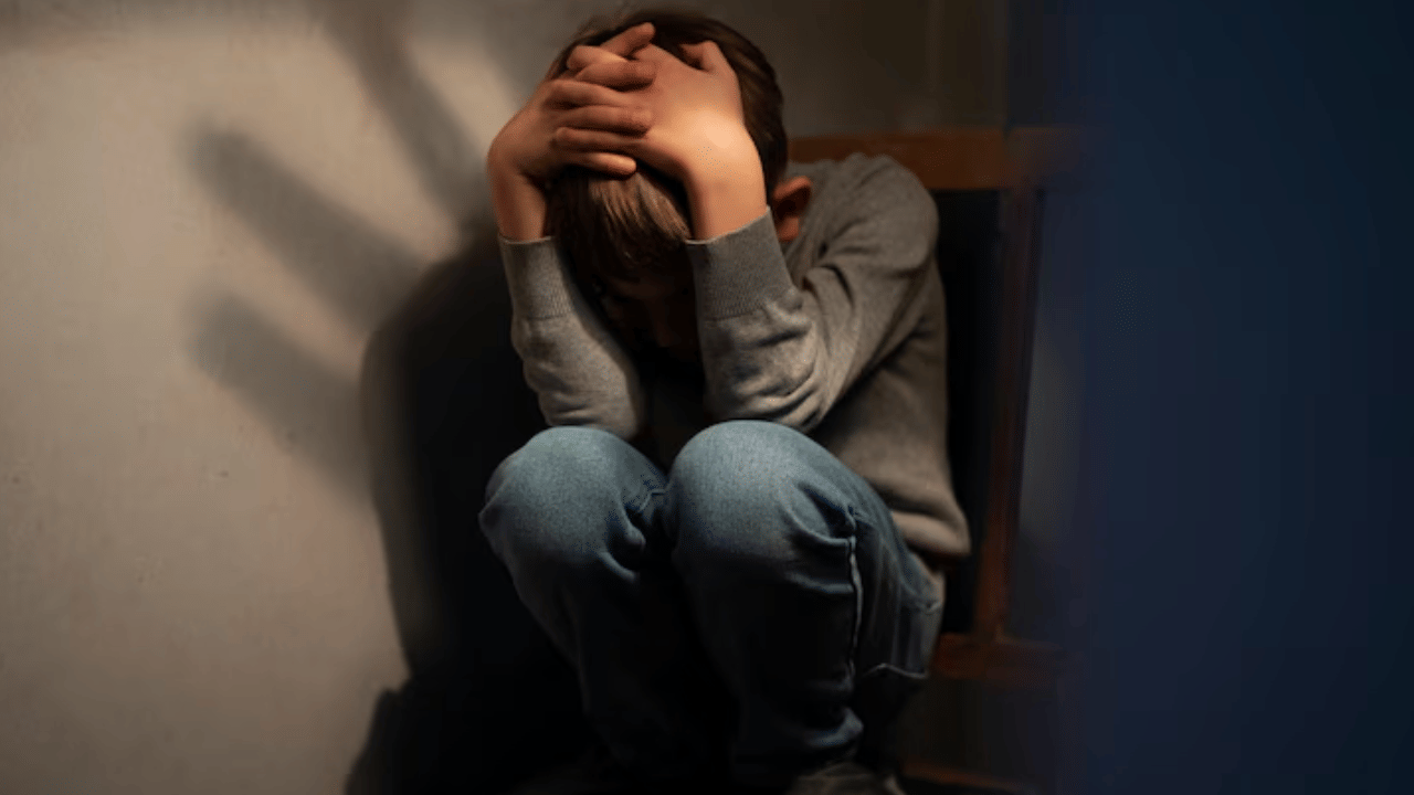 Teacher abuse student: 11 വയസ്സുകാരനെ തട്ടിക്കൊണ്ടുപോയി പീഡിപ്പിച്ചു; അധ്യാപിക അറസ്റ്റിൽ