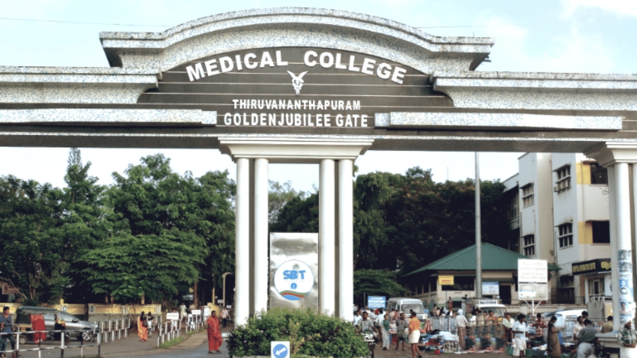 Thiruvananthapuram Medical College: മെഡിക്കൽ കോളജ് ആശുപത്രിയിൽ ഓക്സിജൻ സിലിണ്ടർ ഫ്ലോ മീറ്റർ പൊട്ടിത്തെറിച്ചു; ജീവനക്കാരന് പരിക്ക് Thiruvananthapuram Medical College: മെഡിക്കൽ കോളജ് ആശുപത്രിയിൽ ഓക്സിജൻ സിലിണ്ടർ ഫ്ലോ മീറ്റർ പൊട്ടിത്തെറിച്ചു; ജീവനക്കാരന് പരിക്ക്