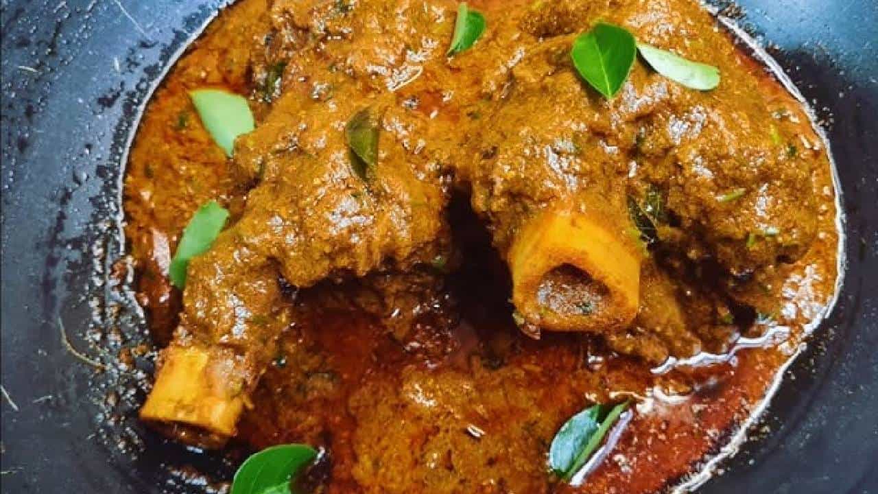 Viral Food: ഈ മഴക്കാലത്ത് വയലോരത്തിരുന്ന് വൈറൽ പൊറോട്ടയും പോത്തുംകാലും കഴിച്ചാലോ?