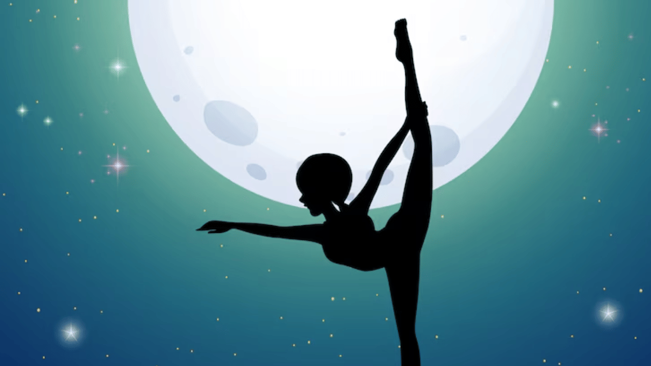 സൂര്യനമസ്കാരത്തിന്റെ ശൈലിയിൽ നിന്ന് വ്യത്യസ്തമായി, ചന്ദ്രനമസ്കാരം അധവാ മൂൺ സല്യൂട്ടേഷൻ ശാന്തവും സമാധാനപരവുമായ ഒരു യോഗാഭ്യാസമാണ്. ചന്ദ്രന്റെ തണുപ്പും ശാന്തതയും ഉൾക്കൊണ്ടുള്ള ഈ ആസനശൈലി, ശരീരത്തിനും മനസ്സിനും വിശ്രമവും സന്തുലിതാവസ്ഥയും നൽകുന്നു. 