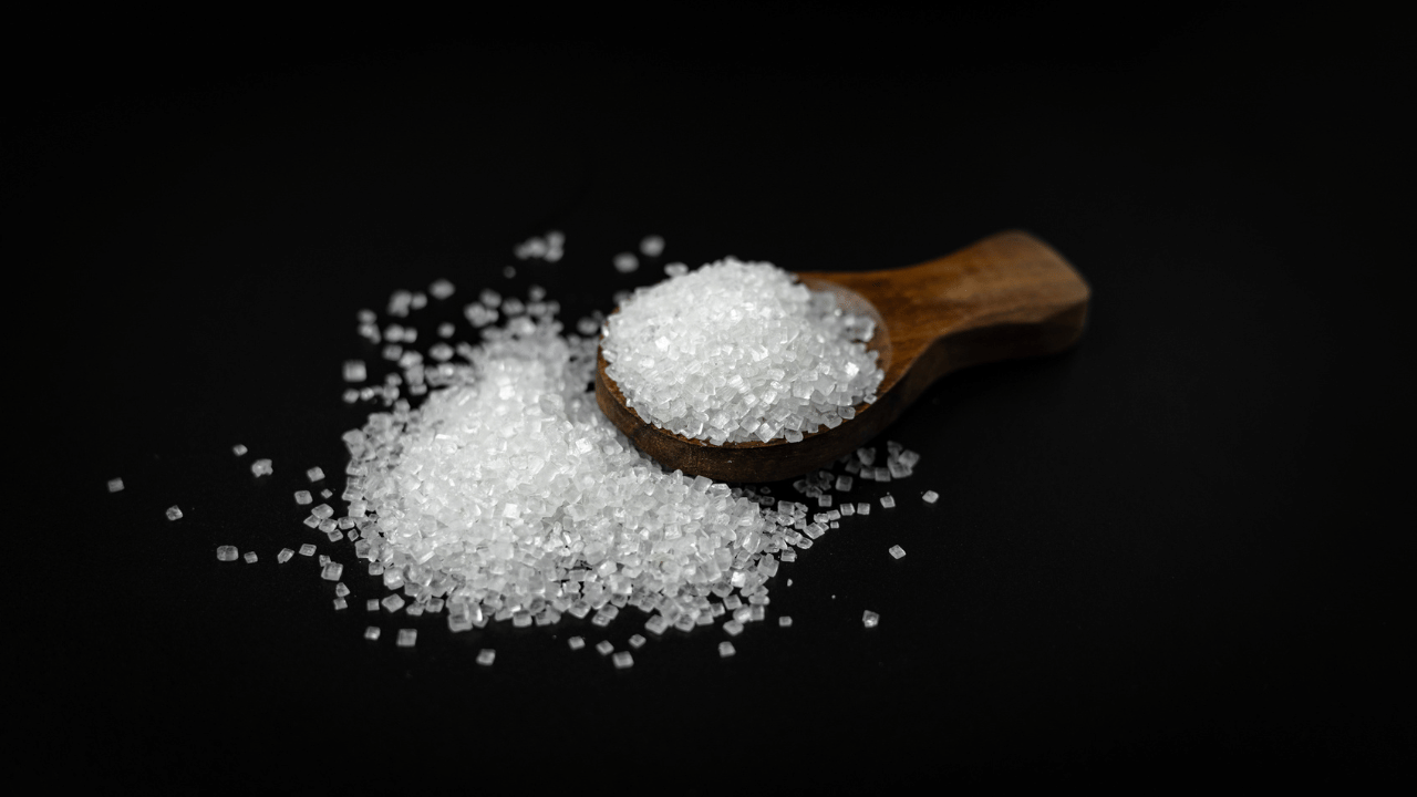 പഞ്ചസാര പൂർണ്ണമായി ഒഴിവാക്കാൻ കഴിയാത്തവർക്ക്, അതിന് പകരമായി ശർക്കര ഉപയോഗിക്കുന്നത് ഒരു പരിധി വരെ നല്ലതാണ്. എന്നാൽ, ഏറ്റവും ആരോഗ്യകരമായ വഴി മധുരം പൂർണ്ണമായി കുറയ്ക്കുക എന്നതാണ്. ആവശ്യമായ പോഷകങ്ങൾക്കായി പഴങ്ങൾ, പച്ചക്കറികൾ, നട്‌സ് തുടങ്ങിയ ആരോഗ്യകരമായ ഭക്ഷണങ്ങളെ ആശ്രയിക്കുന്നതാണ് ഉത്തമം.