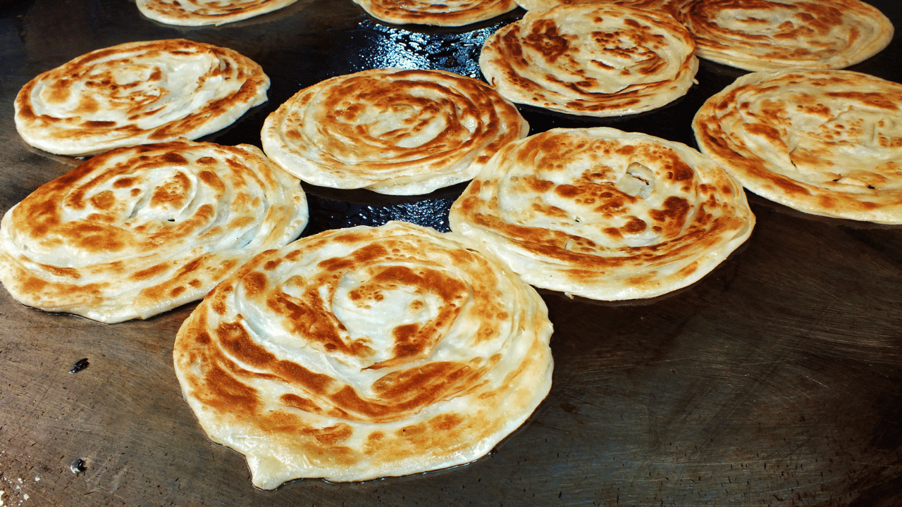 സ്ഥിരമായി പൊറോട്ട കഴിച്ചാൽ കരൾ രോഗം വരുമെന്നാണ് വിലയിരുത്തൽ. അതിനാൽ ശ്രദ്ധിച്ച് വല്ലപ്പോഴും കഴിക്കുന്നതാണ് അഭികാമ്യം.