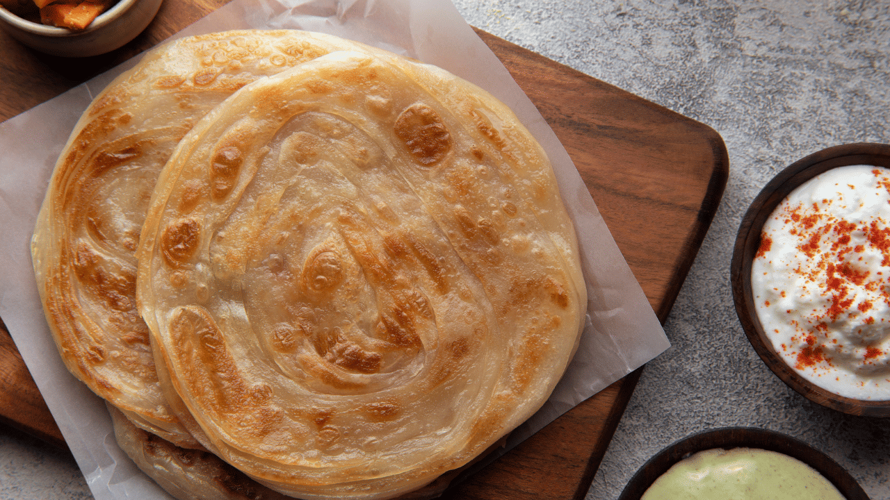 പൊറോട്ട കൂടുതൽ ഊർജ്ജം തരുന്നതാണ് എന്നാണ് വിലയിരുത്തൽ. അതിനാൽ ഇത് കഴിക്കുമ്പോൾ ശരീരം നന്നായി വിയർത്ത് വർക്കൗട്ട് ചെയ്യുന്നത് ഉത്തമം. 