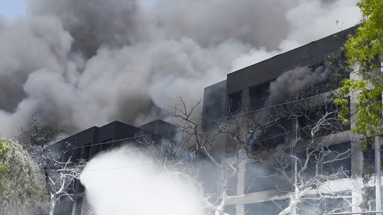 Ahmedabad Plane Crash: അഹമ്മദാബാദ് വിമാനാപകടം; പറന്നുയർന്ന് മിനിറ്റുകൾക്കുള്ളിൽ തകർന്നുവീണു, ഉയർന്ന അളവിലെ ഇന്ധനം തീവ്രത വർധിപ്പിച്ചു