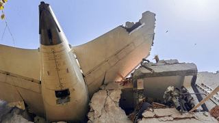 Safest seat on a plane: വിമാനത്തിലെ ഏറ്റവും സുരക്ഷിതമായ സീറ്റ് ഏതെന്ന് അറിയുമോ? വദ​ഗ്ധർ പറയുന്നത് ഇങ്ങനെ