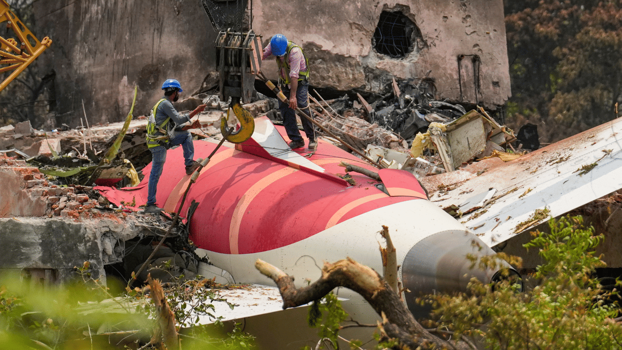 Ahmedabad Air India Crash: അഹമ്മദാബാദ് വിമാനാപകടം; ബ്ലാക്ക് ബോക്സ് ഡീകോഡ് ചെയ്യുകയാണെന്ന് വ്യോമയാന മന്ത്രി