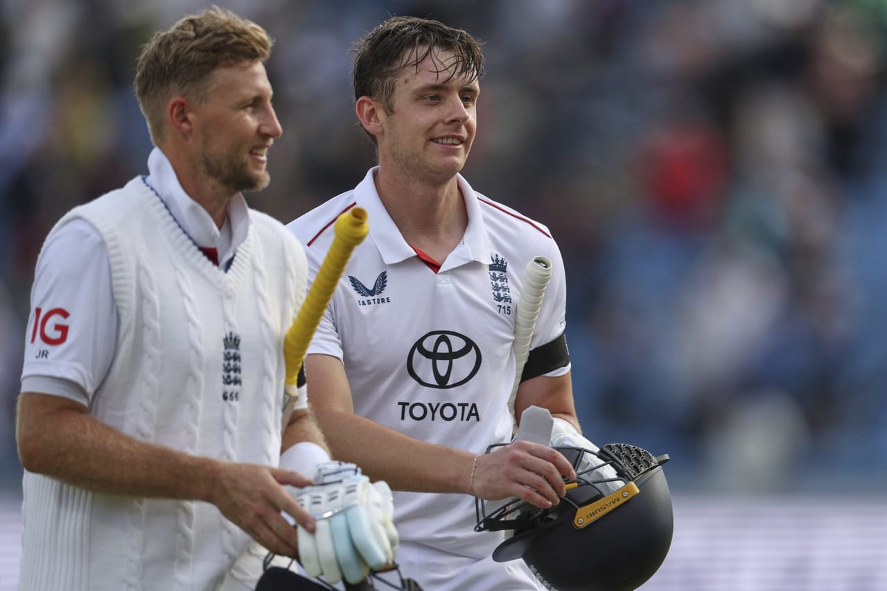 ഇന്ത്യക്കെതിരായ ആദ്യ ടെസ്റ്റിൽ ഇംഗ്ലണ്ട് വിജയിച്ചിരുന്നു. 373 റൺസിൻ്റെ കൂറ്റൻ വിജയലക്ഷ്യവുമായി ഇറങ്ങിയ ഇംഗ്ലണ്ട് അഞ്ച് വിക്കറ്റ് നഷ്ടപ്പെടുത്തിയാണ് വിജയിച്ചത്. ഈ വിജയത്തോടെ ഇംഗ്ലണ്ടും ഇന്ത്യയും ചില റെക്കോർഡുകൾ നേടി. ഇന്ത്യ നേടിയത് നാണക്കേടിൻ്റെ റെക്കോർഡാണെന്ന് മാത്രം. (Image Credits - PTI)
