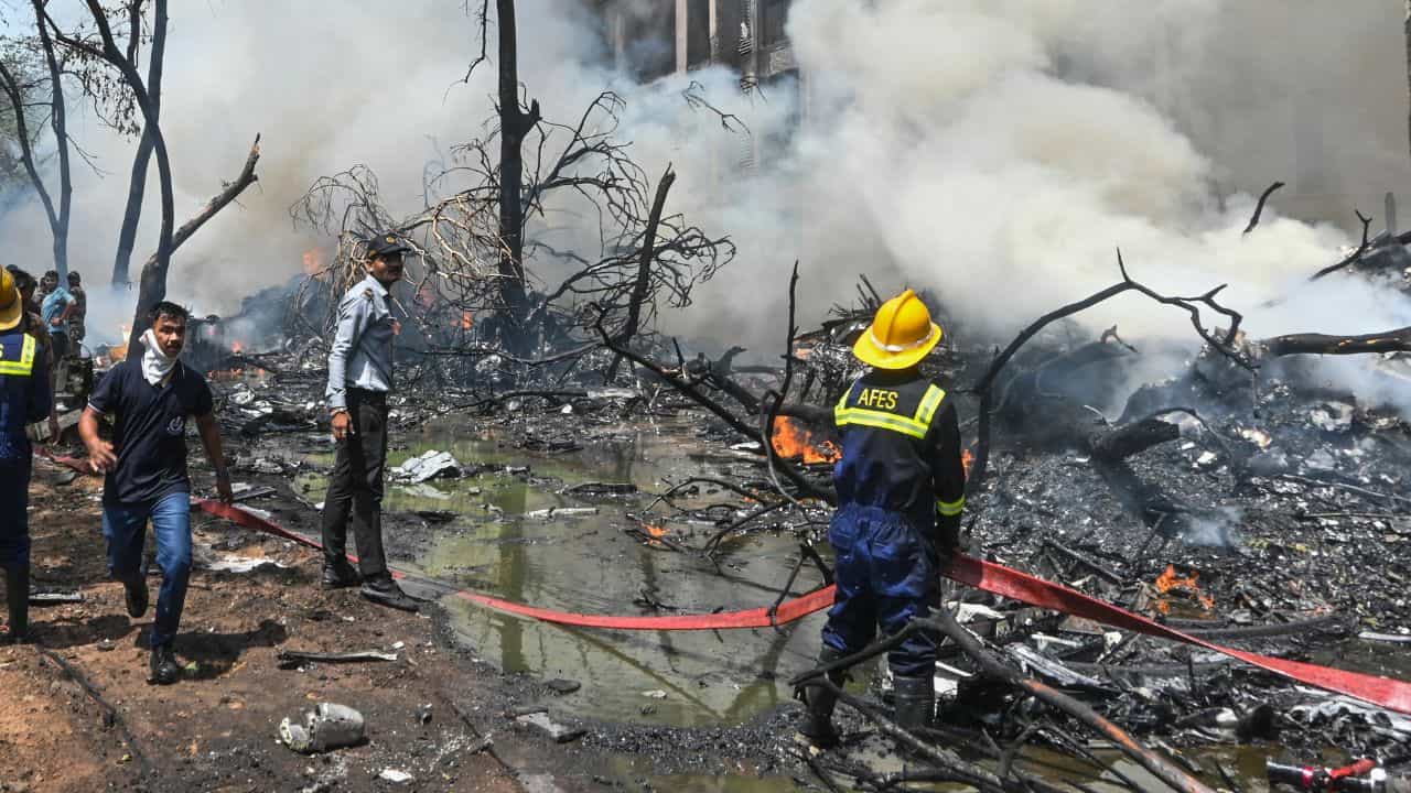Ahmedabad Air India Crash: ഈ വിമാനത്തിലെ ഒന്നും തന്നെ പ്രവര്‍ത്തിക്കുന്നില്ല; അപകടത്തില്‍പ്പെട്ട വിമാനത്തിന്റെ തകരാറുകള്‍ ചൂണ്ടിക്കാട്ടി യുവാവ്