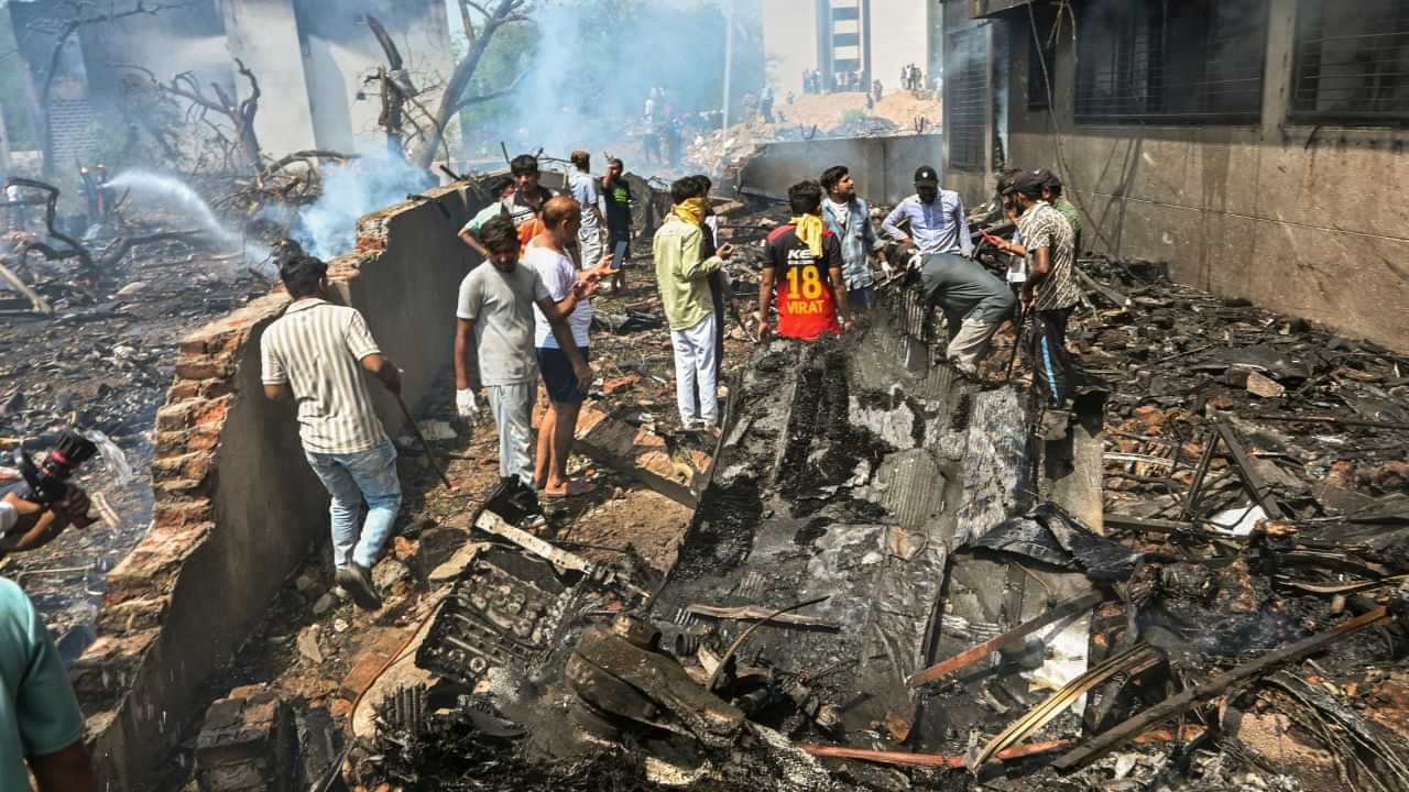 Ahmedabad Air India Crash: വിമാനാപകടങ്ങളില്പ്പെടുന്നവര്ക്ക് ഇന്ഷുറന്സ് ലഭിക്കുമോ? അറിയേണ്ടതെല്ലാം Ahmedabad Air India Crash: വിമാനാപകടങ്ങളില്പ്പെടുന്നവര്ക്ക് ഇന്ഷുറന്സ് ലഭിക്കുമോ? അറിയേണ്ടതെല്ലാം