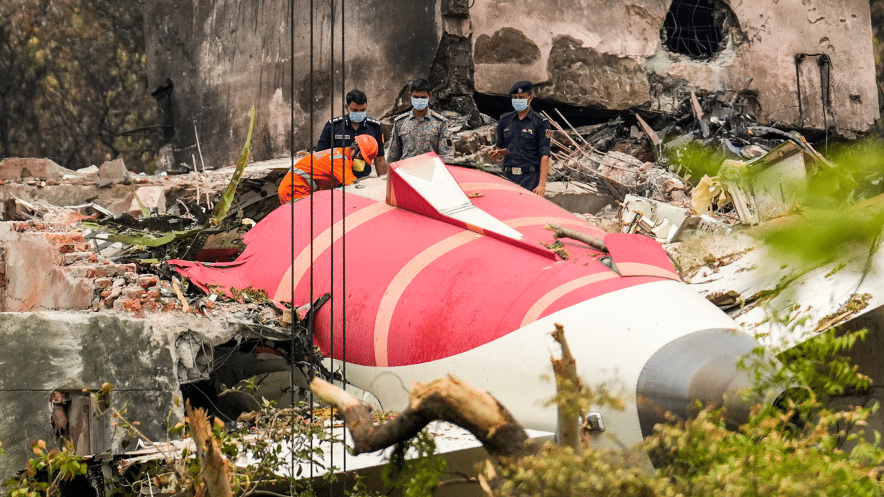 Ahmedabad Plane Crash: ‘100 പവൻ സ്വർണ്ണം, കേടുകൂടാതെ ഭഗവദ്ഗീത’; വിമാനം തകർന്നുവീണ സ്ഥലത്തുനിന്ന് കണ്ടെത്തിയത് ഇവയെല്ലാം Ahmedabad Plane Crash: ‘100 പവൻ സ്വർണ്ണം, കേടുകൂടാതെ ഭഗവദ്ഗീത’; വിമാനം തകർന്നുവീണ സ്ഥലത്തുനിന്ന് കണ്ടെത്തിയത് ഇവയെല്ലാം