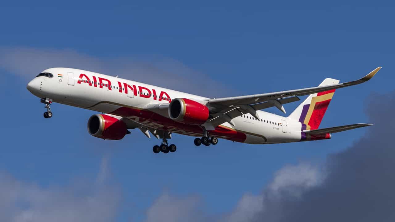 Air India Emergency Landing: സാഹചര്യങ്ങൾ നേരിടാൻ പൈലറ്റുമാർ സജ്ജരാണ്; റൺവേയിൽ മറ്റൊരു വിമാനം ഉണ്ടായിരുന്നെന്ന വാദം തള്ളി എയർ ഇന്ത്യ