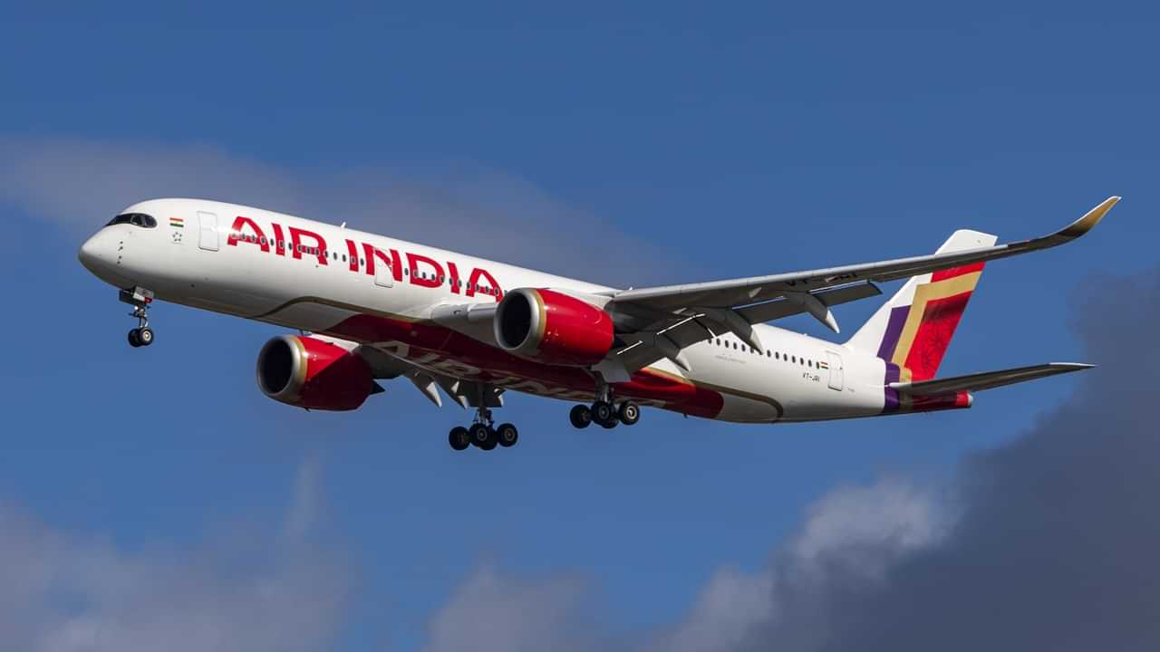 Air India Emergency Landing: സാഹചര്യങ്ങൾ നേരിടാൻ പൈലറ്റുമാർ സജ്ജരാണ്; റൺവേയിൽ മറ്റൊരു വിമാനം ഉണ്ടായിരുന്നെന്ന വാദം തള്ളി എയർ ഇന്ത്യ Air India Emergency Landing: സാഹചര്യങ്ങൾ നേരിടാൻ പൈലറ്റുമാർ സജ്ജരാണ്; റൺവേയിൽ മറ്റൊരു വിമാനം ഉണ്ടായിരുന്നെന്ന വാദം തള്ളി എയർ ഇന്ത്യ