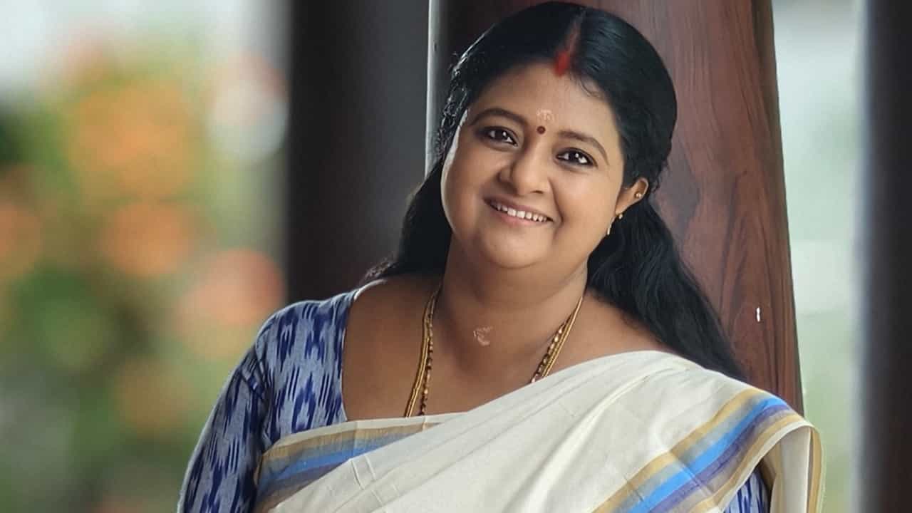 Anila Sreekumar: ആ സമയത്ത് പിടിച്ചുനിര്‍ത്തിയത് തമിഴ്, തെലുങ്ക് സീരിയലുകളാണ്, അത് മറക്കാനാകില്ല