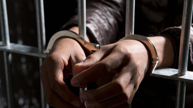 കോഴിക്കോട് സ്‌റ്റേഷന് മുന്നില്‍വെച്ച് എസ്‌ഐക്ക് കുത്തേറ്റു