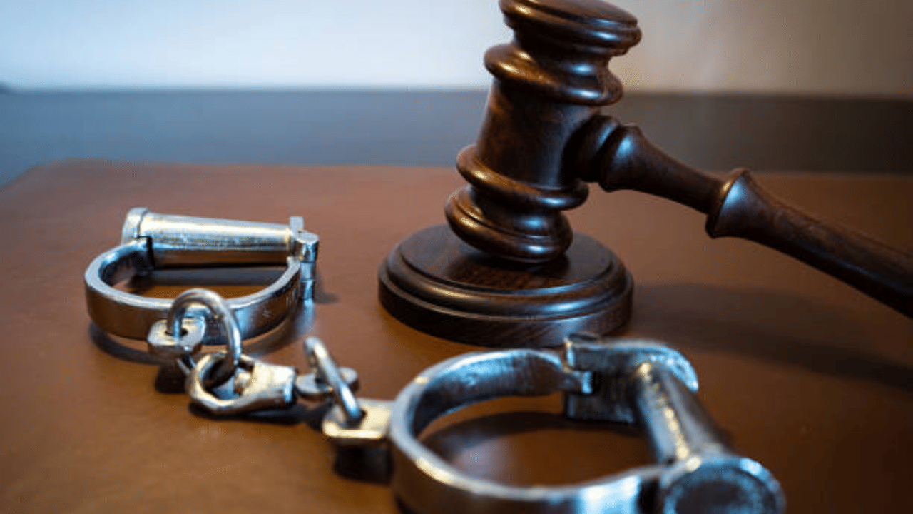 Vandiperiyar Police Arrest: വനിതാ പോലീസ് വസ്ത്രം മാറുന്ന ദൃശ്യങ്ങൾ ഒളി ക്യാമറയിൽ പകർത്തി; പോലീസുകാരൻ അറസ്റ്റിൽ