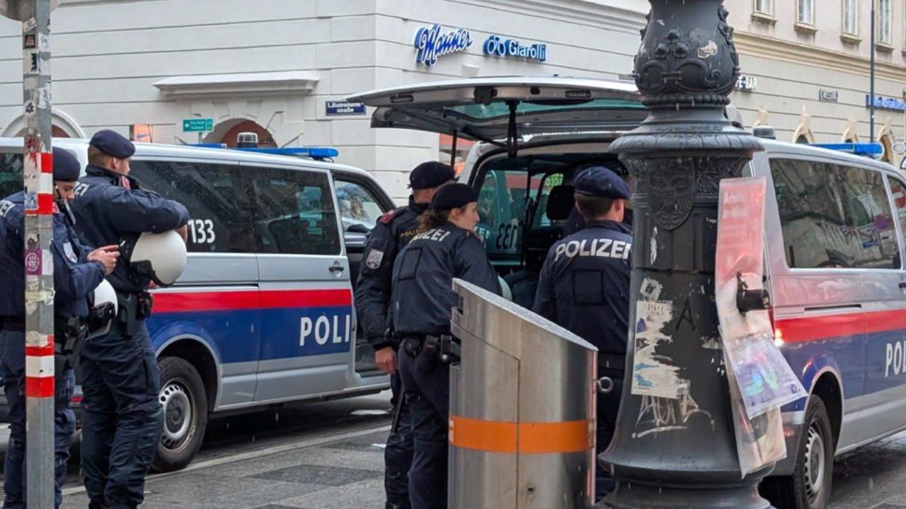 Austria School Attack: ഓസ്ട്രിയയില് സ്കൂളിന് നേരെ വെടിവെപ്പ്; നിരവധിയാളുകള് മരിച്ചതായി റിപ്പോര്ട്ട് Austria School Attack: ഓസ്ട്രിയയില് സ്കൂളിന് നേരെ വെടിവെപ്പ്; നിരവധിയാളുകള് മരിച്ചതായി റിപ്പോര്ട്ട്