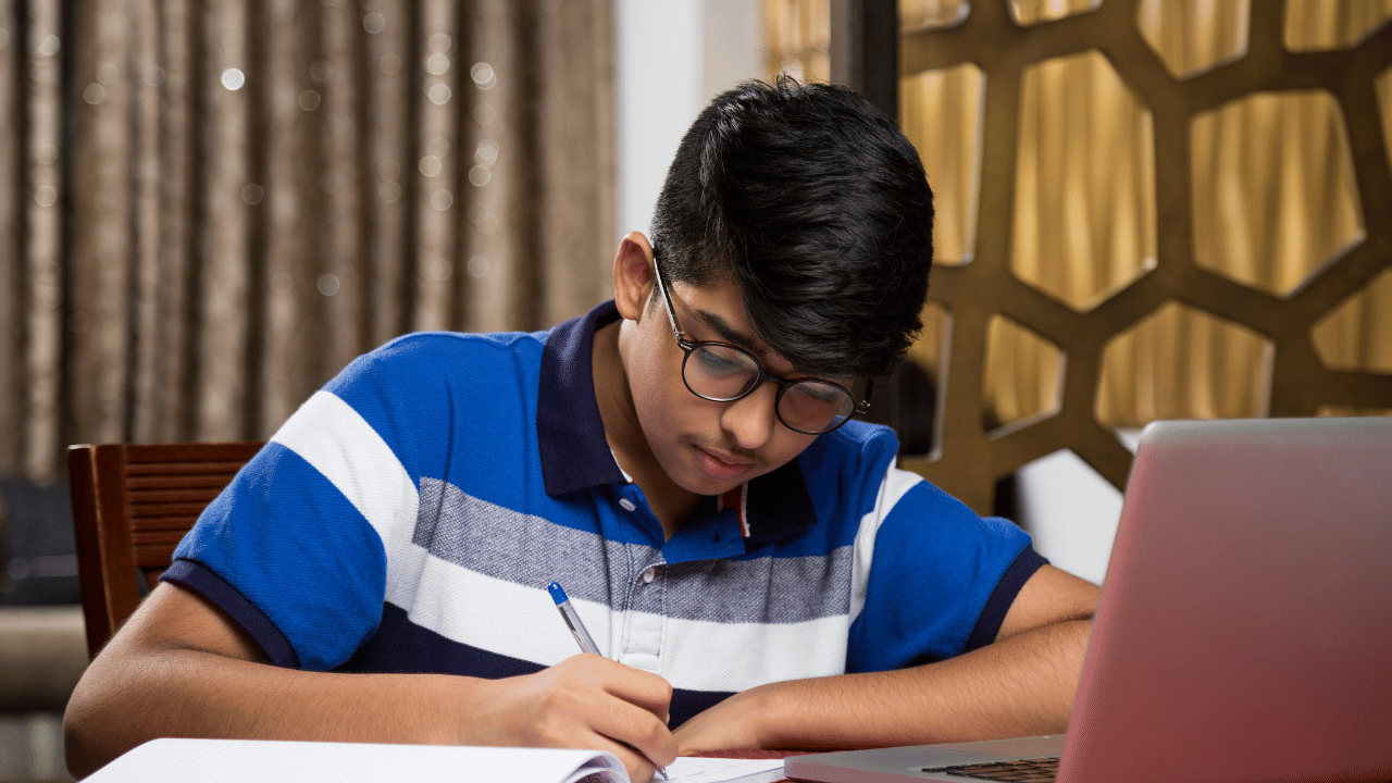 Scholarship: അയ്യങ്കാളി മെമ്മോറിയൽ സ്കോളർഷിപ്പിന് അപേക്ഷിക്കാം, ഈ മാസം അവസാനവാരം വരെ സമയം