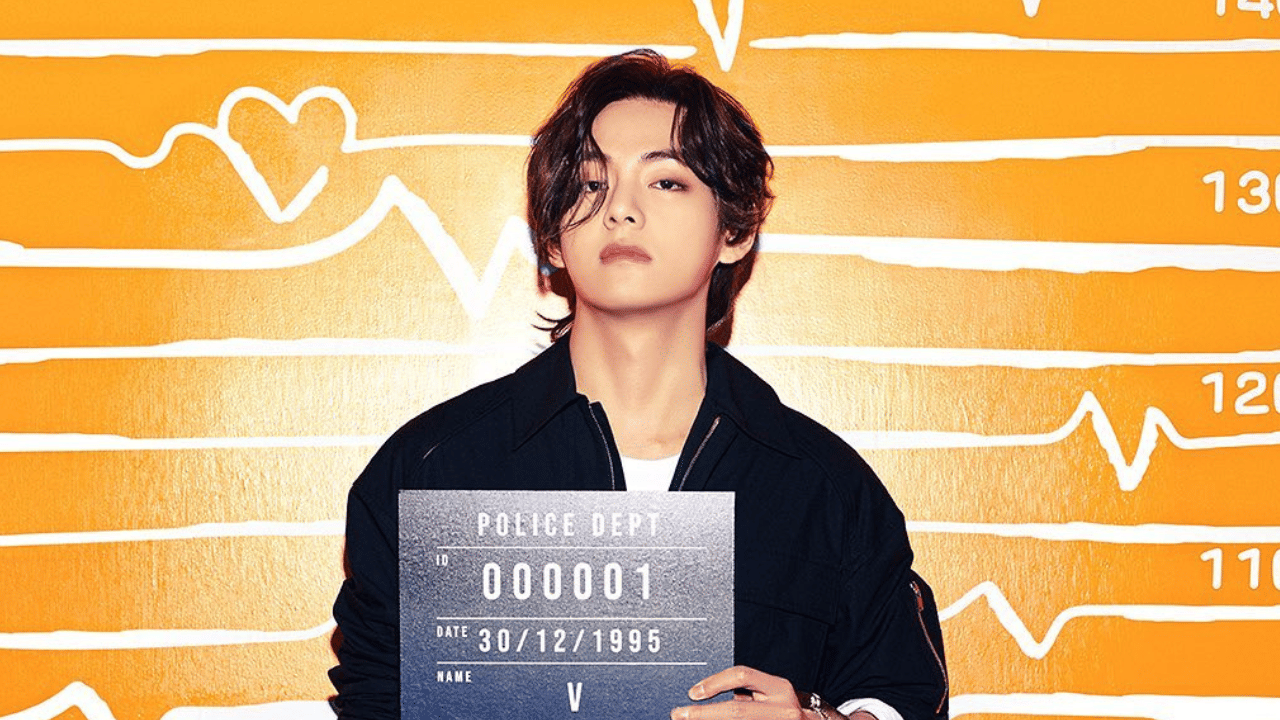 ലോകത്തിലെ ഏറ്റവും വലിയ സംഗീത ബാൻഡുകളിൽ ഒന്നാണ് കൊറിയൻ ബാൻഡായ ബിടിഎസ്. കോടിക്കണക്കിന് രൂപയാണ് ഇതിലെ ഓരോ അംഗങ്ങളുടെയും ആസ്തി. എന്നിരുന്നാൽ പോലും, ബിടിഎസിലെ ഏറ്റവും ധനികനായ അംഗം കിം തെ-ഹ്യുങ് എന്ന വി ആണ്. ബാൻഡ് സംബന്ധമായ പരിപാടികൾക്ക് പുറമെ, പരസ്യം, സോഷ്യൽ മീഡിയ, ബ്രാൻഡുകൾ എന്നിവ മുഖേനയും താരത്തിന് ലഭിക്കുന്നത് കോടികളാണ്. (Image Credits: Instagram)