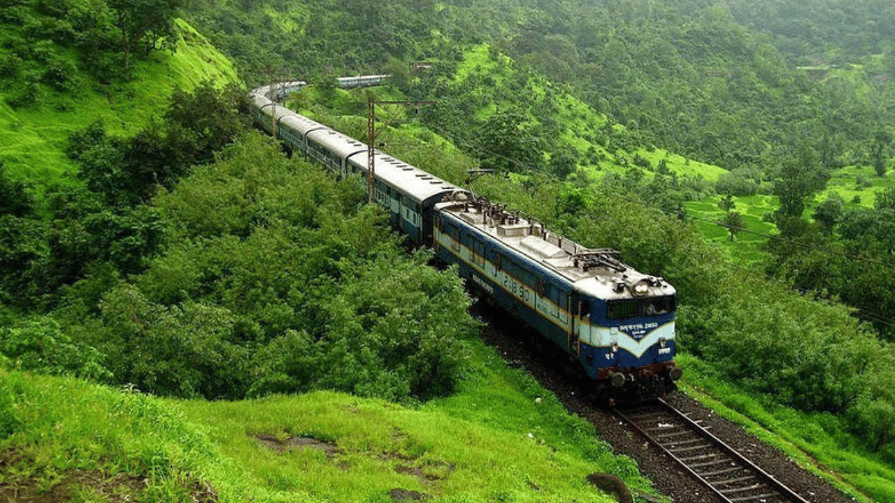 Beautiful Train Journey: പ്രകൃതിയെ തൊട്ടുരുമി ഒരു യാത്ര; ഇതാണ് അതിമനോഹരമായ ട്രെയിൻ പാതകൾ
