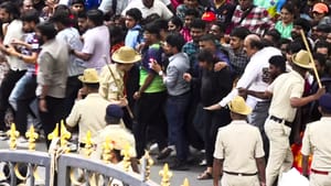 Bengaluru Stampede: ആവേശക്കൊടുമുടിയേറിയ ബെംഗളൂരു നഗരത്തെ കണ്ണീരിലാഴ്ത്തിയ സായാഹ്നം; ചിന്നസ്വാമിയില് സംഭവിച്ചത് Bengaluru Stampede: ആവേശക്കൊടുമുടിയേറിയ ബെംഗളൂരു നഗരത്തെ കണ്ണീരിലാഴ്ത്തിയ സായാഹ്നം; ചിന്നസ്വാമിയില് സംഭവിച്ചത്