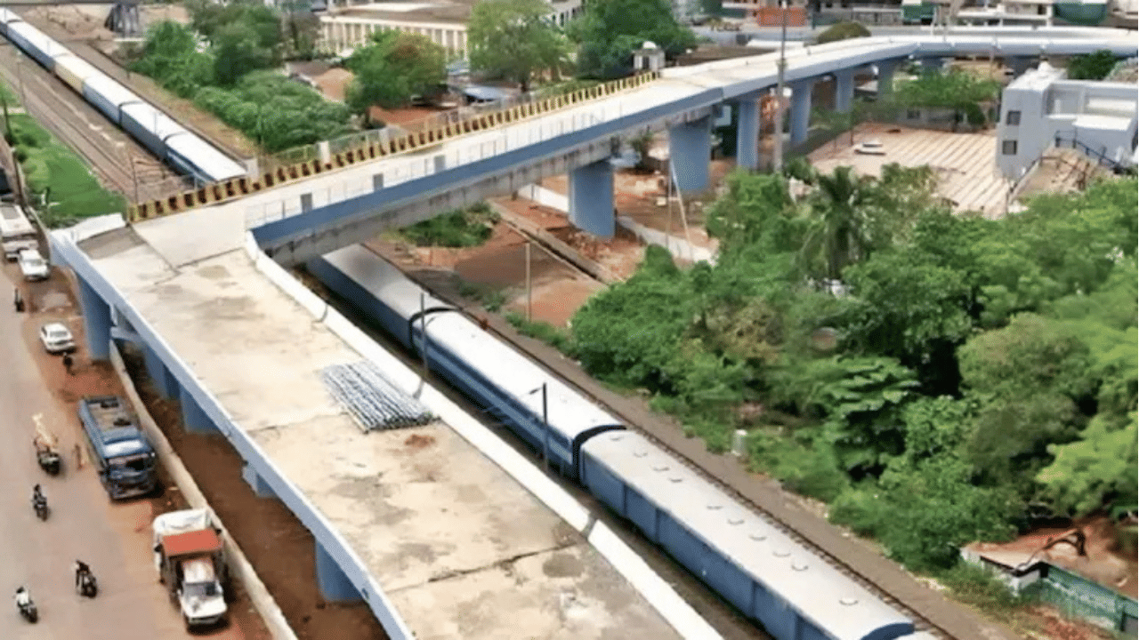 Bhopal 90-Degree Bridge: ഭോപ്പാലിലെ 90 ഡിഗ്രി വളവുള്ള മേൽപ്പാലം; ഏഴ് എഞ്ചിനീയർമാർക്ക് സസ്പെൻഷൻ