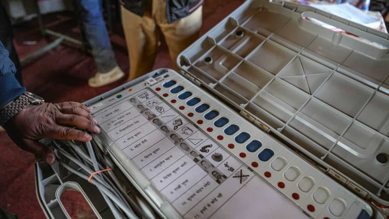 Bypoll Results 2025: നാല് സംസ്ഥാനങ്ങളിൽ, അഞ്ച് മണ്ഡലങ്ങളിലായി ഇന്ന് വോട്ടെണ്ണൽ; ദേശീയരാഷ്ട്രീയത്തിൽ പയറ്റ് കോൺഗ്രസും ബിജെപിയും ആം ആദ്മിയും തമ്മിൽ