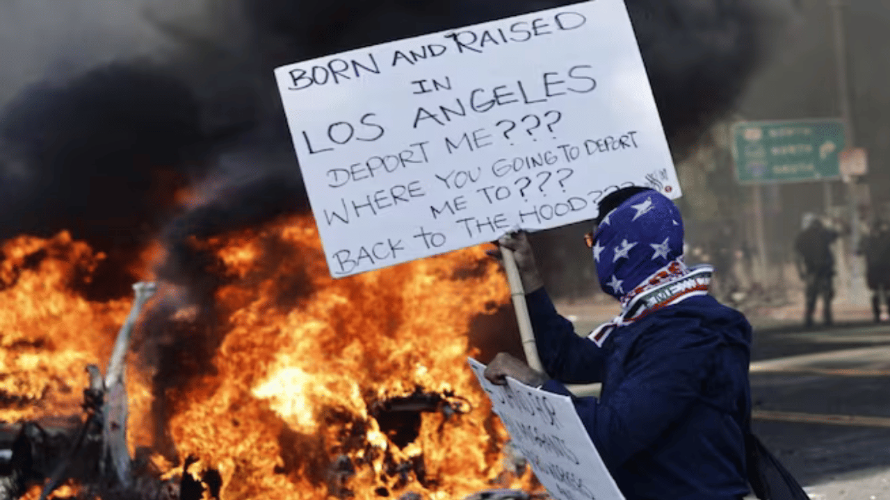 Donald Trump: ലോസ് ഏഞ്ചൽസിൽ സംഘർഷം രൂക്ഷം; കാലിഫോർണിയ ഗവർണർ ട്രംപിനെതിരെ കേസെടുക്കാൻ ഒരുങ്ങുന്നു