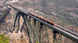 Chenab Bridge: ഈഫൽ ടവറിനേക്കാൾ ഉയരത്തിലൂടെ യാത്ര; ചെനാബ് പാലത്തിലൂടെ വന്ദേഭാരത് യാത്രയ്ക്ക് നൽകേണ്ടത് എത്ര? Chenab Bridge: ഈഫൽ ടവറിനേക്കാൾ ഉയരത്തിലൂടെ യാത്ര; ചെനാബ് പാലത്തിലൂടെ വന്ദേഭാരത് യാത്രയ്ക്ക് നൽകേണ്ടത് എത്ര?