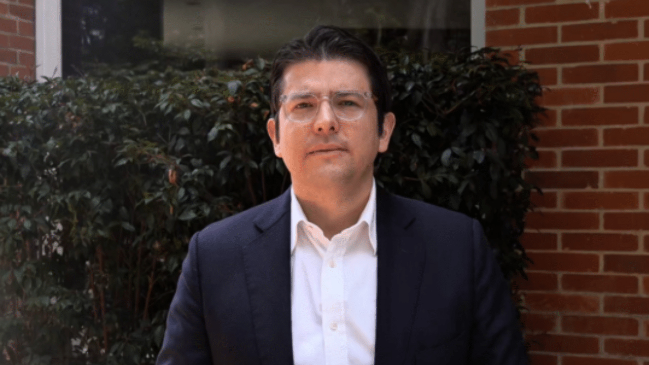 Colombian Presidential Candidate: കൊളംബിയൻ പ്രസിഡന്റ് സ്ഥാനാർഥിക്ക് വെടിയേറ്റു; നില ഗുരുതരം, അന്വേഷണം Colombian Presidential Candidate: കൊളംബിയൻ പ്രസിഡന്റ് സ്ഥാനാർഥിക്ക് വെടിയേറ്റു; നില ഗുരുതരം, അന്വേഷണം