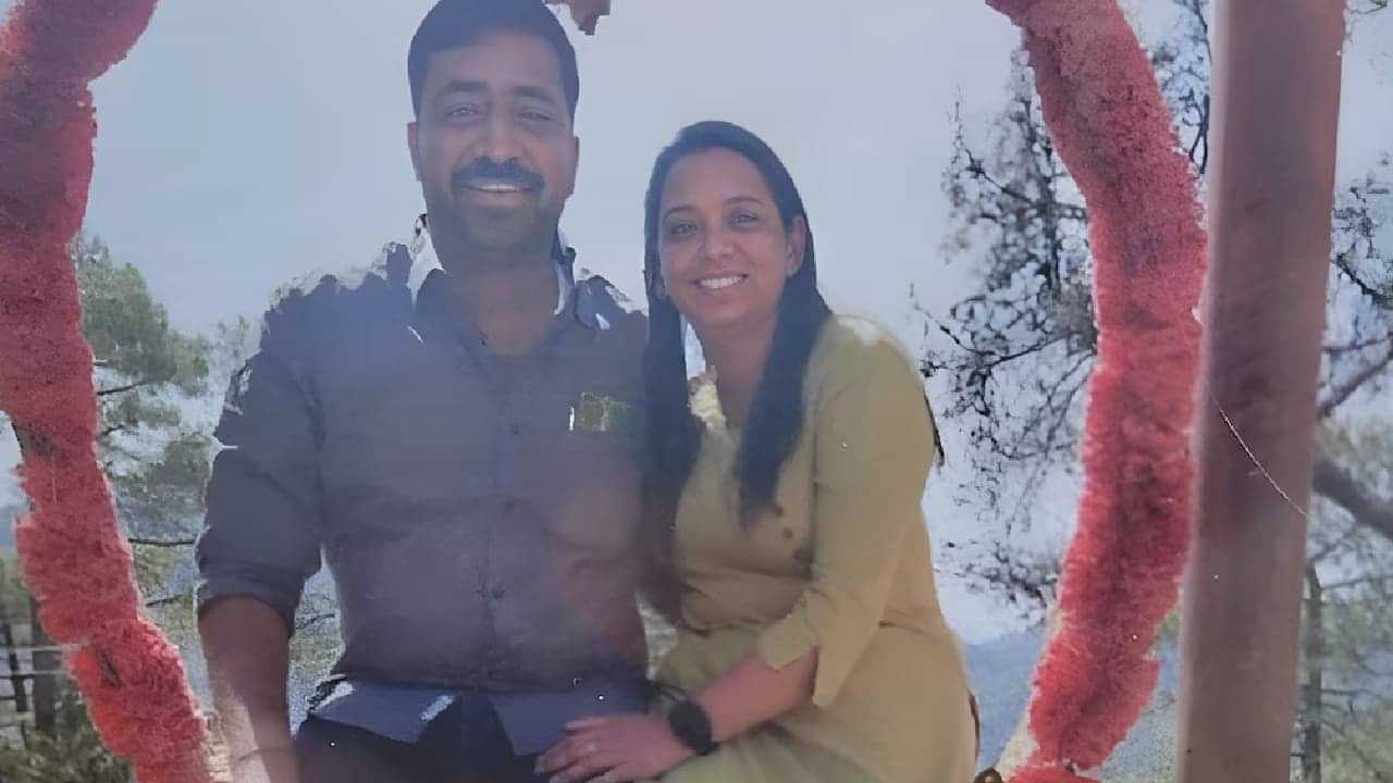 Couples Death in Erattupetta: മൃതദേഹം കെട്ടിപ്പിടിച്ച നിലയിൽ; കൈകളിൽ ടേപ്പ് കെട്ടി; ഈരാറ്റുപേട്ടയിൽ ദമ്പതികൾ ജീവനൊടുക്കി Couples Death in Erattupetta: മൃതദേഹം കെട്ടിപ്പിടിച്ച നിലയിൽ; കൈകളിൽ ടേപ്പ് കെട്ടി; ഈരാറ്റുപേട്ടയിൽ ദമ്പതികൾ ജീവനൊടുക്കി