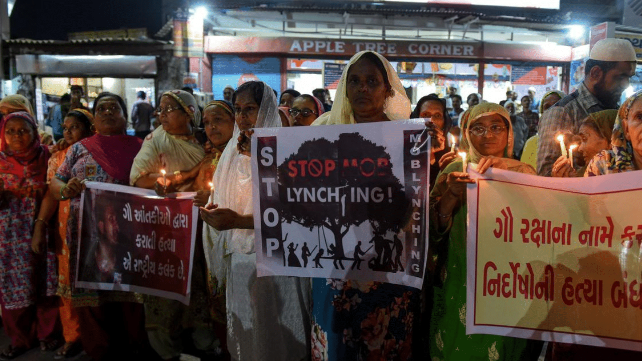 Cow Vigilantes Attack: പശുക്കളെ കടത്തുന്നുവെന്ന് ആരോപിച്ച് ഗോ സംരക്ഷകർ മർദ്ദിച്ചു; ചികിത്സയിലായിരുന്ന യുവാവ് മരിച്ചു Cow Vigilantes Attack: പശുക്കളെ കടത്തുന്നുവെന്ന് ആരോപിച്ച് ഗോ സംരക്ഷകർ മർദ്ദിച്ചു; ചികിത്സയിലായിരുന്ന യുവാവ് മരിച്ചു