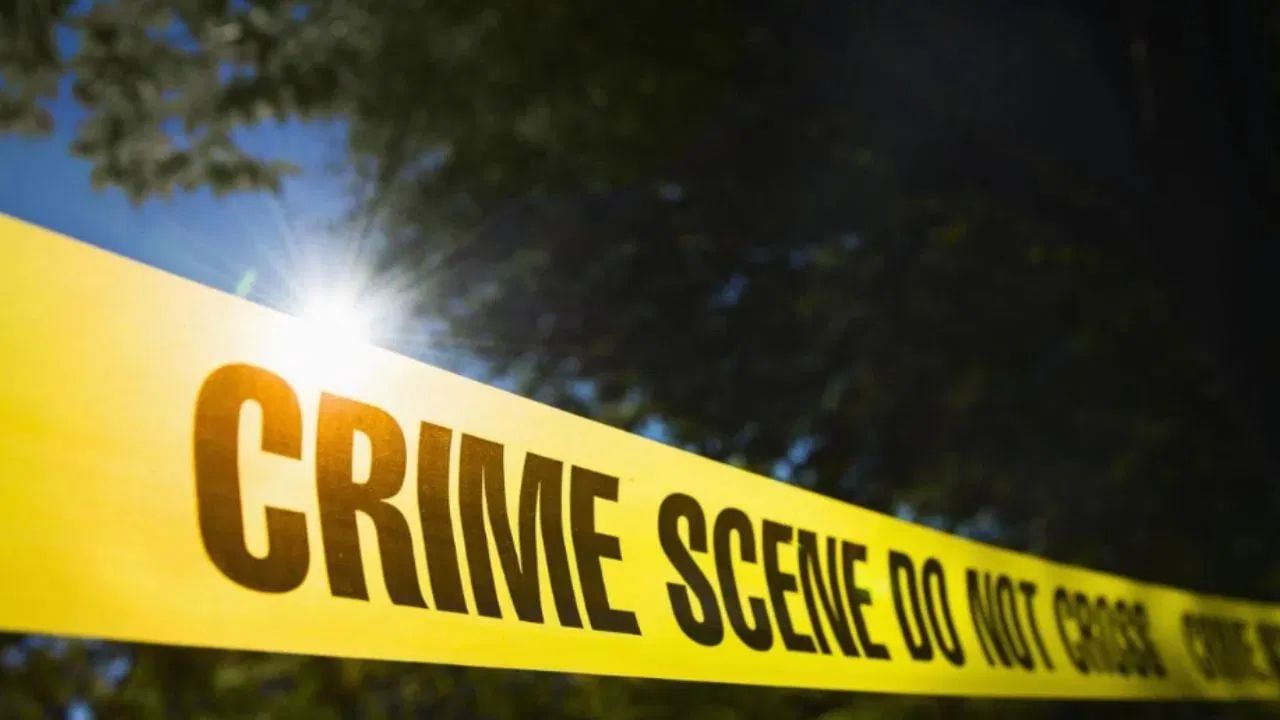 Delhi Murder: ലൈംഗികാതിക്രമം? സ്യൂട്ട്കേസിനുള്ളിലാക്കി ഒമ്പത് വയസുകാരിയുടെ മൃതദേഹം ഉപേക്ഷിച്ചു Delhi Murder: ലൈംഗികാതിക്രമം? സ്യൂട്ട്കേസിനുള്ളിലാക്കി ഒമ്പത് വയസുകാരിയുടെ മൃതദേഹം ഉപേക്ഷിച്ചു