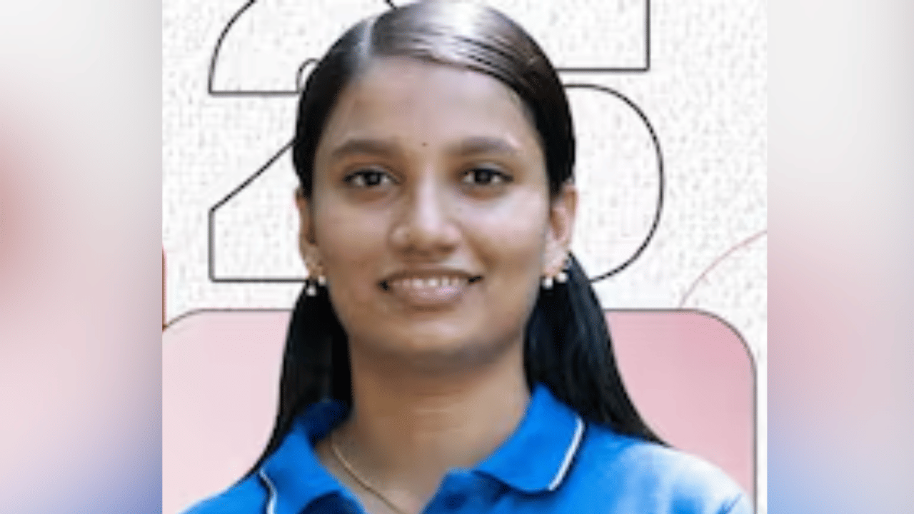 NEET UG 2025 Kerala Topper: 12 മണിക്കൂർ പഠനം, റിവിഷൻ പ്രധാനം, ഫോൺ ഒഴിവാക്കി; നീറ്റിൽ കേരളത്തിൽ ഒന്നാമതെത്തി പേരാമ്പ്ര സ്വദേശി ദീപ്നിയ NEET UG 2025 Kerala Topper: 12 മണിക്കൂർ പഠനം, റിവിഷൻ പ്രധാനം, ഫോൺ ഒഴിവാക്കി; നീറ്റിൽ കേരളത്തിൽ ഒന്നാമതെത്തി പേരാമ്പ്ര സ്വദേശി ദീപ്നിയ