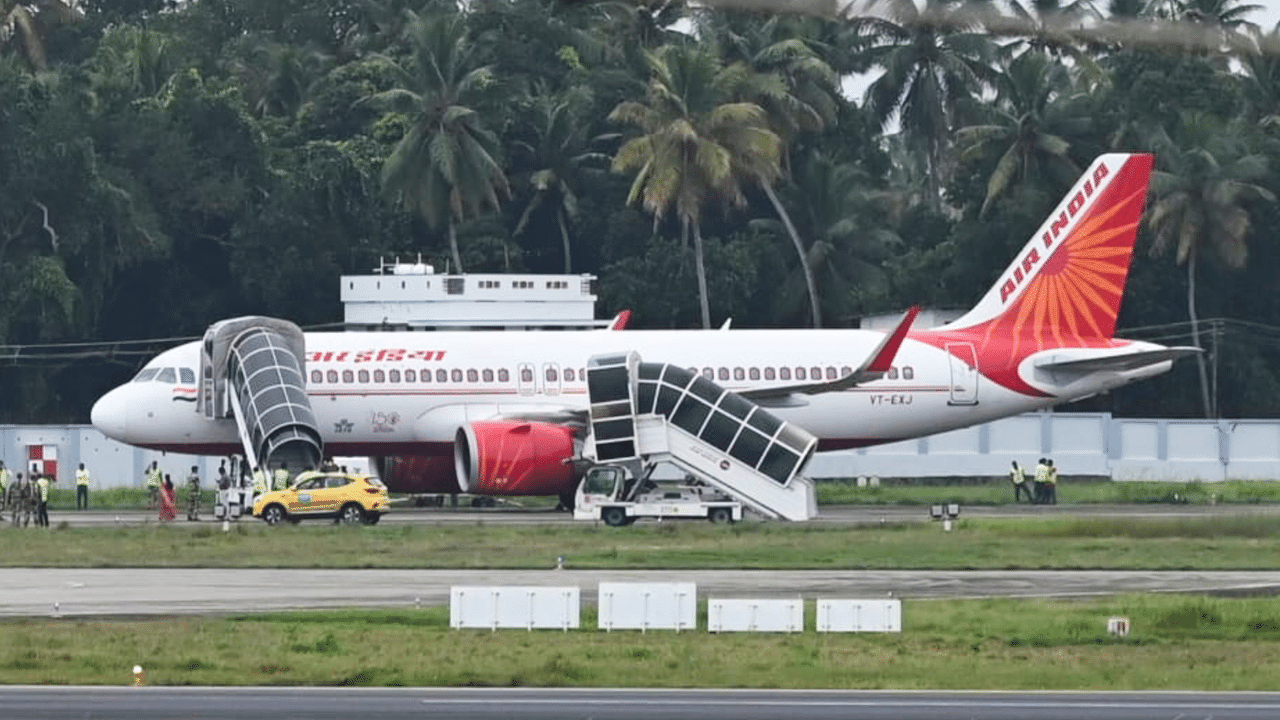 DGCA Warns Air India: നിയമലംഘനങ്ങൾ ആവർത്തിക്കുന്നു, ലൈസൻസ് റദ്ദാക്കും; എയർ ഇന്ത്യയ്ക്ക് മുന്നറിയിപ്പുമായി ഡിജിസിഎ