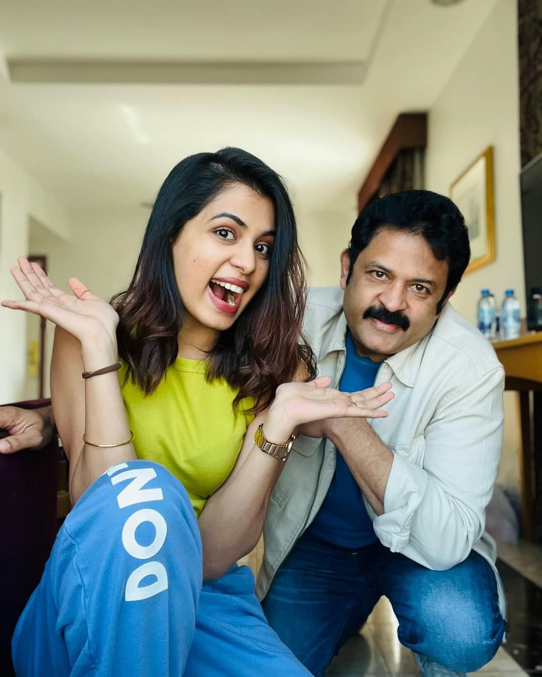 ഇപ്പോള് നില്ക്കുന്ന ഓഫീസിന്റെ സ്റ്റെപ്പ് അഞ്ചെണ്ണം കയറി കഴിയുമ്പോള് ഞാന് ചെയറില് ഇരിക്കുകയാണ്. അത്രയും വയ്യാതിരിക്കുകയാണ് ഞാന്. എന്റെ ഡെലിവറി അടുത്തുണ്ടാകും. ആ ഞാന് ഇവരെ എങ്ങനെ ഭീഷണിപ്പെടുത്താനാണ്.
