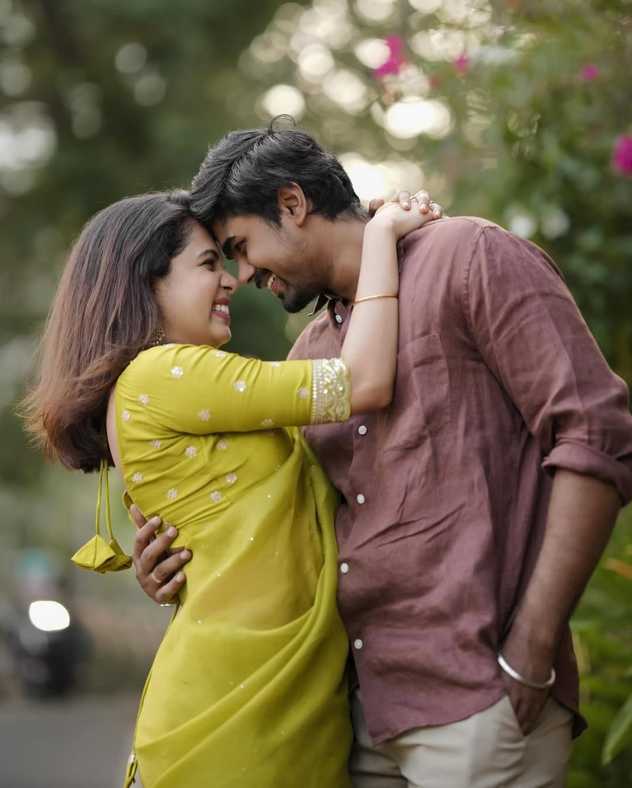 ദിയ കൃഷ്ണയ്ക്കും പിതാവ് കൃഷ്ണകുമാറിനുമെതിരെ ഗുരുതര ആരോപണങ്ങളായിരുന്ന ഓ ബൈ ഓസിയിലെ മുന്‍ ജീവനക്കാരികള്‍ ഉന്നയിച്ചത്. ദിയ തങ്ങളെ ജാതീയമായി അധിക്ഷേപിച്ചുവെന്നും കൃഷ്ണകുമാര്‍ തങ്ങളെ ശാരീരികമായി ഉപദ്രവിക്കുമെന്ന് ഭീഷണിപ്പെടുത്തിയെന്നും യുവതികള്‍ പറഞ്ഞിരുന്നു. (Image Credits: Instagram)