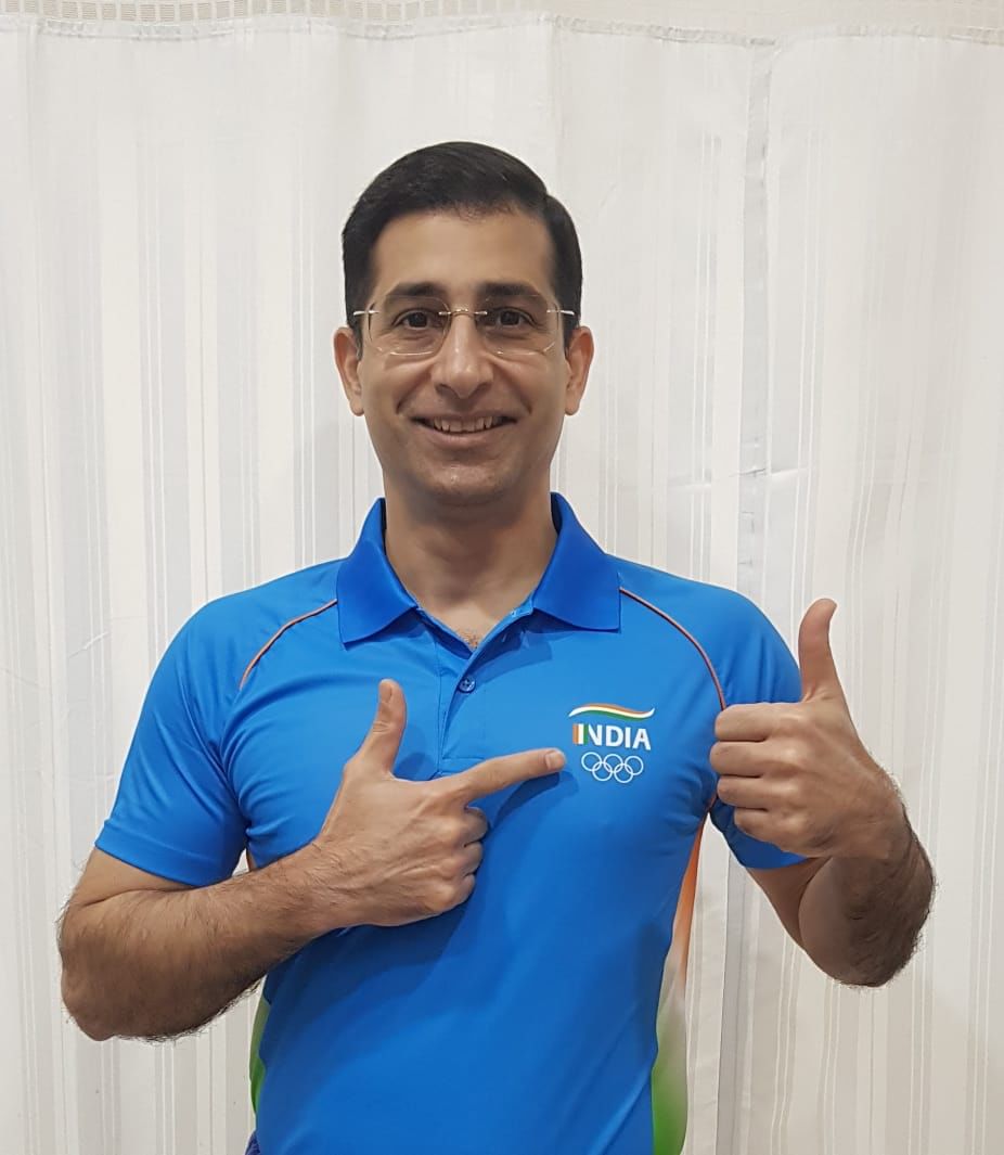 "ഋഷഭ് പന്ത് ജിംനാസ്റ്റുകളെപ്പോലെയാണ് പരിശീലിച്ചത്. ശരീരം വലിപ്പമുണ്ടെങ്കിലും വഴക്കമുള്ളതാണ്. അതുകൊണ്ടാണ് കുറച്ചുനാളായി അദ്ദേഹം സമ്മർസോൾട്ട് ചെയ്യുന്നത്. പക്ഷേ, ഇംഗ്ലണ്ടിനെതിരെ സെഞ്ചുറി നേടിയതിന് ശേഷമുള്ള സമ്മർസോൾട്ട് അനാവശ്യമായിരുന്നു."- അദ്ദേഹം പറഞ്ഞു.