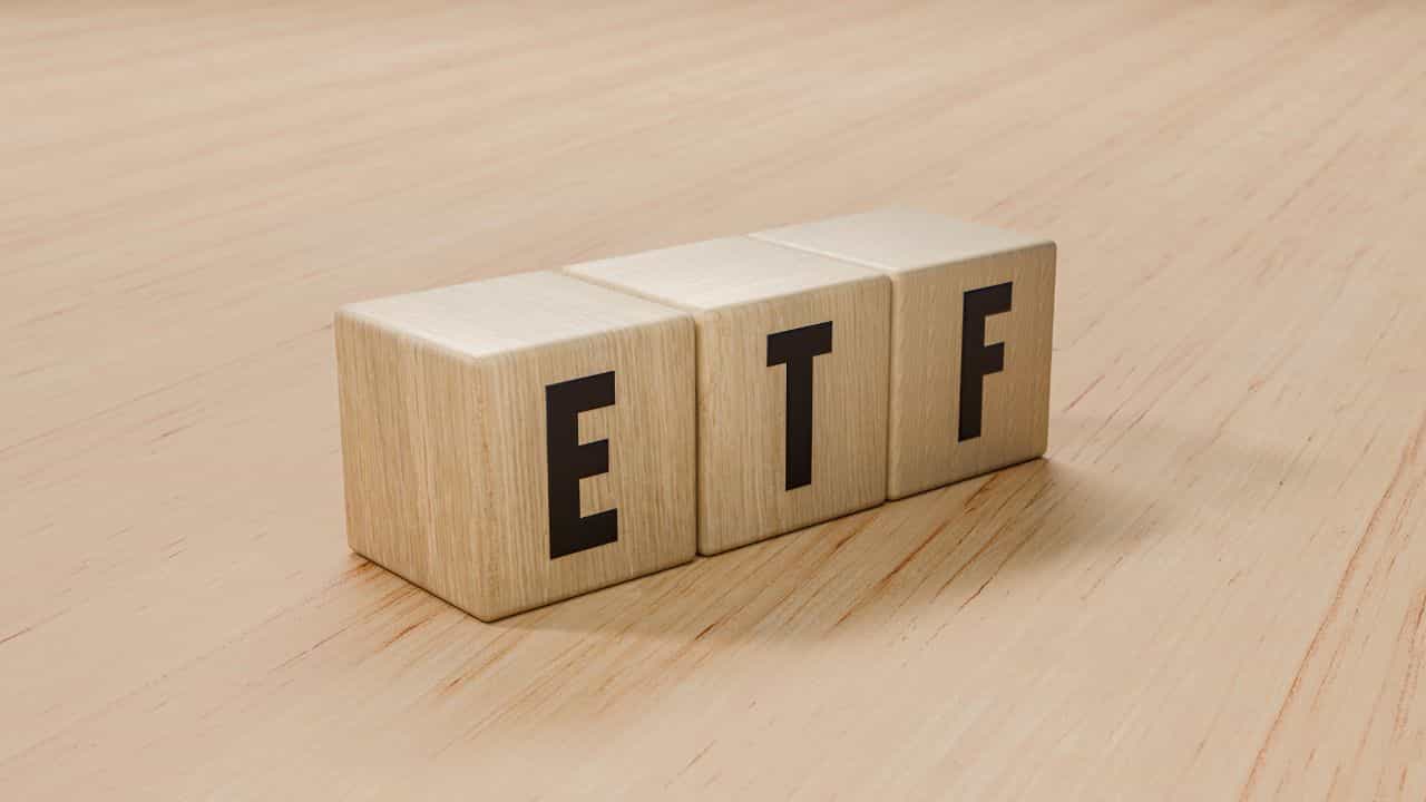 Silver ETF: വെള്ളിയ്ക്കാണ് തിളക്കം; 5 ഇടിഫുകള്‍ സമ്മാനിച്ചത് 50% ത്തിലധികം വരുമാനം