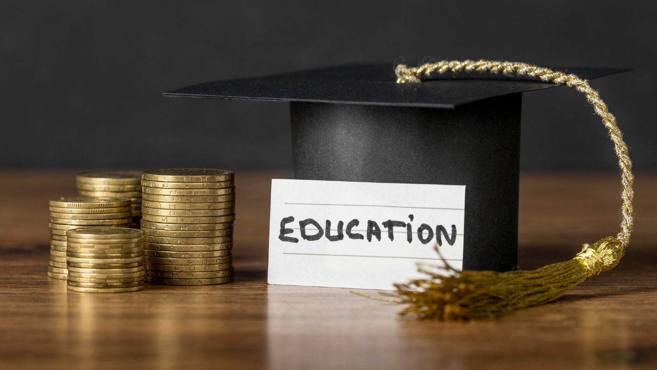 Education Loan: ക്രെഡിറ്റ് സ്കോര് ഇല്ലെന്ന പേടി വേണ്ട, വിദ്യാഭ്യാസ വായ്പ നിങ്ങള്ക്കും കിട്ടും Education Loan: ക്രെഡിറ്റ് സ്കോര് ഇല്ലെന്ന പേടി വേണ്ട, വിദ്യാഭ്യാസ വായ്പ നിങ്ങള്ക്കും കിട്ടും
