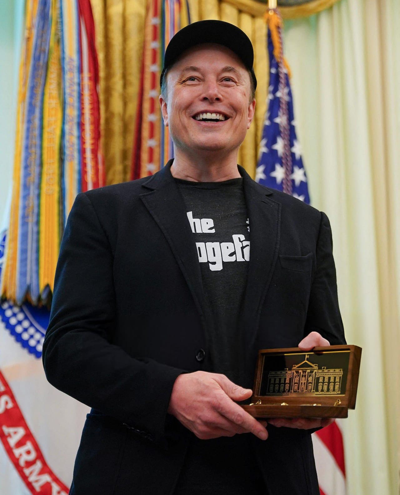 എക്സ് പ്ലാറ്റ്ഫോം പുതുതായി അവതരിപ്പിച്ച എക്സ്ചാറ്റിലുണ്ടാവുക ഏറ്റവും ഉയർന്ന സുരക്ഷയെന്ന് ഉടമ ഇലോൺ മസ്ക്. ആദ്യ ഘട്ടത്തിൽ പെയ്ഡ് സബ്സ്ക്രൈബർമാർക്ക് മാത്രമാവും എക്സ്ചാറ്റ് ലഭ്യമാവുക. മറ്റ് യൂസർമാർക്ക് എപ്പോൾ മുതൽ ഇത് ലഭ്യമായിത്തുടങ്ങുകയെന്ന് വ്യക്തമല്ല. (Image Courtesy - Social Media)
