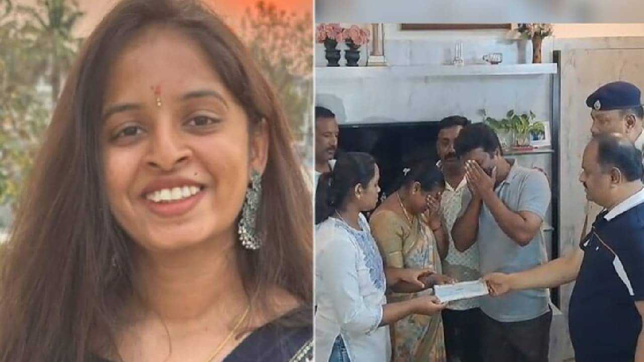 Bengaluru Stampede: ഒന്നും പകരമാവില്ല; വിങ്ങലായി സഹാനയുടെ അച്ഛനും അമ്മയും; വീട്ടിലെത്തി ധനസഹായം കൈമാറി Bengaluru Stampede: ഒന്നും പകരമാവില്ല; വിങ്ങലായി സഹാനയുടെ അച്ഛനും അമ്മയും; വീട്ടിലെത്തി ധനസഹായം കൈമാറി