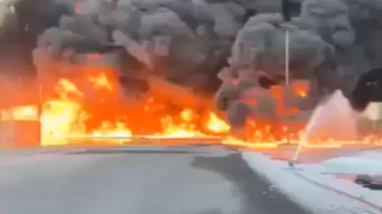 UAE Fire: ഷാർജയിലെ ഹംരിയ പോർട്ടിൽ തീപിടുത്തം; 24 മണിക്കൂറിന് ശേഷം തീയണച്ച് അധികൃതർ