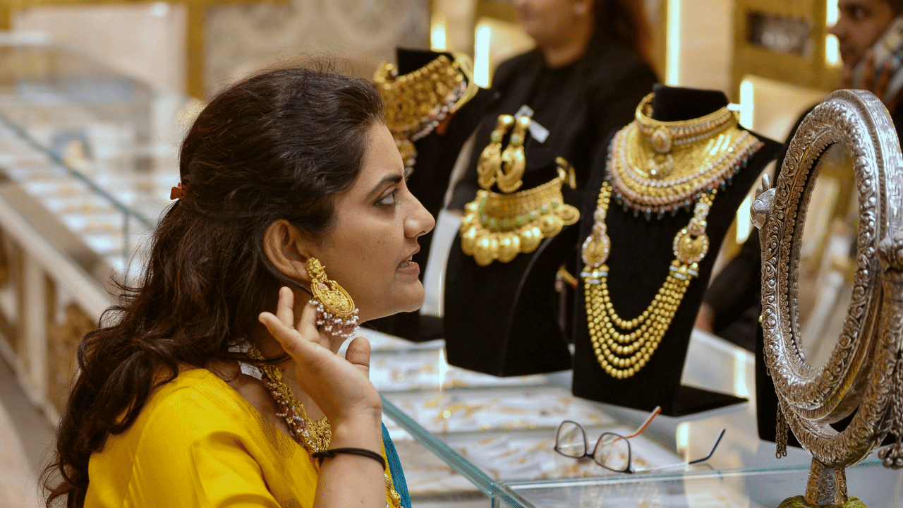 Kerala Gold Rate Today: ആഭരണപ്രേമികൾക്ക് വീണ്ടും നിരാശ; സ്വർണവിലയിൽ കുതിപ്പ്; ഇന്നത്തെ നിരക്ക് അറിയാം Kerala Gold Rate Today: ആഭരണപ്രേമികൾക്ക് വീണ്ടും നിരാശ; സ്വർണവിലയിൽ കുതിപ്പ്; ഇന്നത്തെ നിരക്ക് അറിയാം