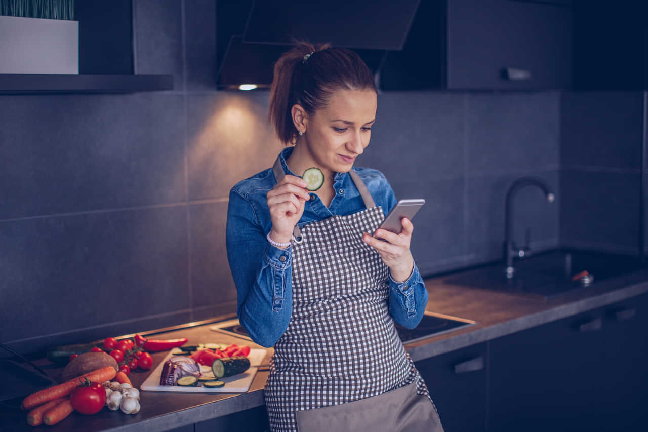 Phone addiction : നോബോഫോബിയ, ഇൻസോംനിയ... ഫോൺ കാരണമുണ്ടാകുന്ന മാനസിക വൈകല്യങ്ങൾ ഇവയെല്ലാം Phone addiction : നോബോഫോബിയ, ഇൻസോംനിയ... ഫോൺ കാരണമുണ്ടാകുന്ന മാനസിക വൈകല്യങ്ങൾ ഇവയെല്ലാം