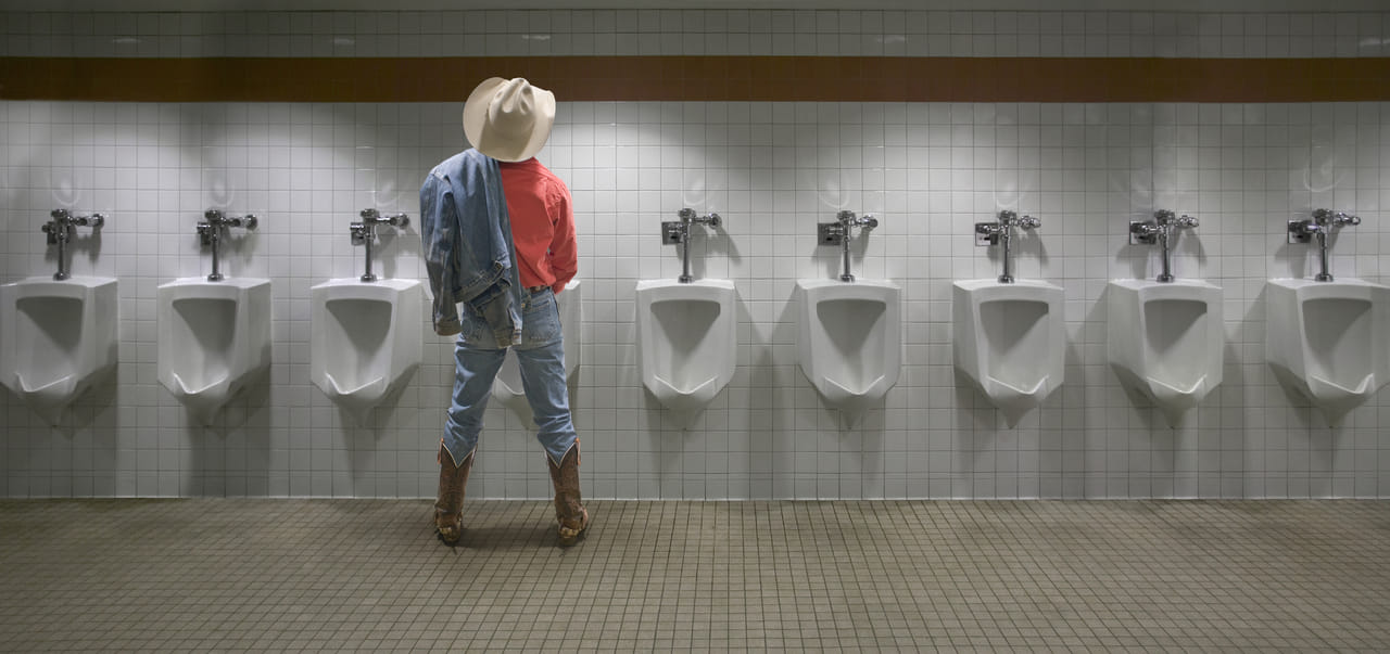 നിത്യജീവിതത്തിൽ ഒരു വ്യക്തിയുടെ സ്ഥിരം പ്രക്രിയയാണ് മൂത്രമൊഴിക്കുക എന്നത്. ഈ പ്രക്രിയയിലൂടെ ശരീരത്തിൽ അടിഞ്ഞുകൂടിയ മാലിന്യങ്ങളും മറ്റ് അണുക്കളും പുറത്തേക്ക് വരുന്നത്. എന്നാൽ നമ്മളിൽ എത്രപേർ മൂത്രമൊഴിക്കുന്നതിന്റെ സമയവും അളവും കൃത്യമായി ശ്രദ്ധിക്കാറുണ്ട്. (Image Credits: Gettyimages)