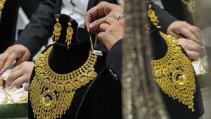 Kerala Gold Rate: മധ്യപൂര്വദേശത്തെ സംഘര്ഷങ്ങള് വിനയായി; 75,000 തൊട്ടു തൊട്ടില്ലെന്ന മട്ടില് സ്വര്ണവില; സാധാരണക്കാരന് കിട്ടാക്കനിയാകുമോ? Kerala Gold Rate: മധ്യപൂര്വദേശത്തെ സംഘര്ഷങ്ങള് വിനയായി; 75,000 തൊട്ടു തൊട്ടില്ലെന്ന മട്ടില് സ്വര്ണവില; സാധാരണക്കാരന് കിട്ടാക്കനിയാകുമോ?