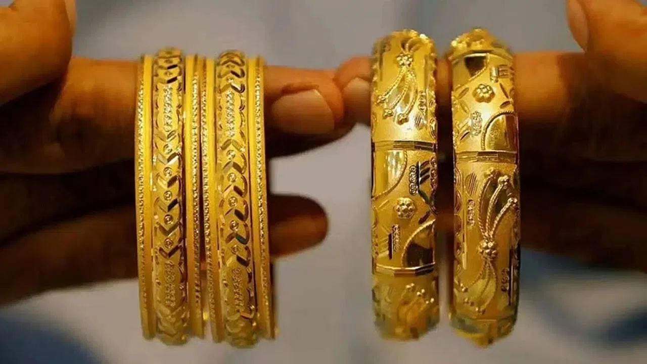 Kerala Gold Price Today: ഈ കുതിപ്പ് റെക്കോർഡിലേക്കോ? തുടർച്ചയായ അഞ്ചാ ദിനവും സ്വർണവില കൂടി Kerala Gold Price Today: ഈ കുതിപ്പ് റെക്കോർഡിലേക്കോ? തുടർച്ചയായ അഞ്ചാ ദിനവും സ്വർണവില കൂടി