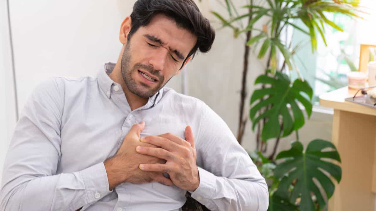 Health Insurance: ആരോഗ്യ ഇന്ഷുറന്സ് വേണ്ടേ? ഇക്കാര്യങ്ങള് ശ്രദ്ധിച്ചോളൂ Health Insurance: ആരോഗ്യ ഇന്ഷുറന്സ് വേണ്ടേ? ഇക്കാര്യങ്ങള് ശ്രദ്ധിച്ചോളൂ