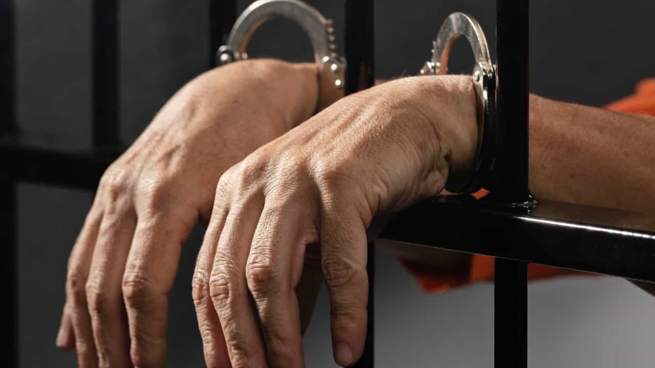 Drug Bust: 6000 ഗുളികകളിലൂടെ ഹെറോയിൻ കടത്താൻ ശ്രമം; ഫുജൈറ വിമാനത്താവളത്തിൽ യാത്രക്കാരൻ പിടിയിൽ Drug Bust: 6000 ഗുളികകളിലൂടെ ഹെറോയിൻ കടത്താൻ ശ്രമം; ഫുജൈറ വിമാനത്താവളത്തിൽ യാത്രക്കാരൻ പിടിയിൽ