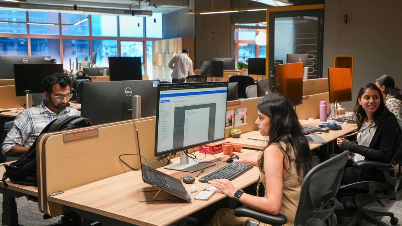 Karnataka Working Hours : ബെംഗളൂരുവിലെ ടെക്കികളെ സൂക്ഷിച്ചോളൂ, പണി വരുന്നുണ്ട്! കർണാടകയിലെ ജോലി സമയം 12 മണിക്കൂറാക്കും